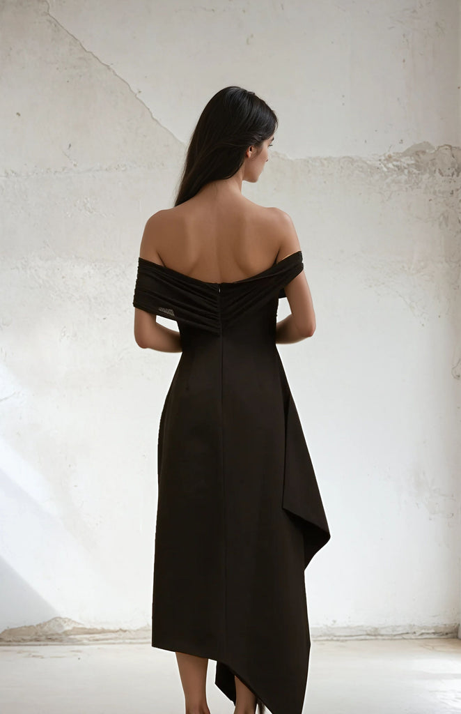 UNUSUAL One-Shoulder Dress
